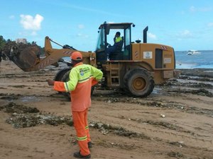 Após chuvas, mais de 170 toneladas de lixo são recolhidas da orla de Ponta Verde