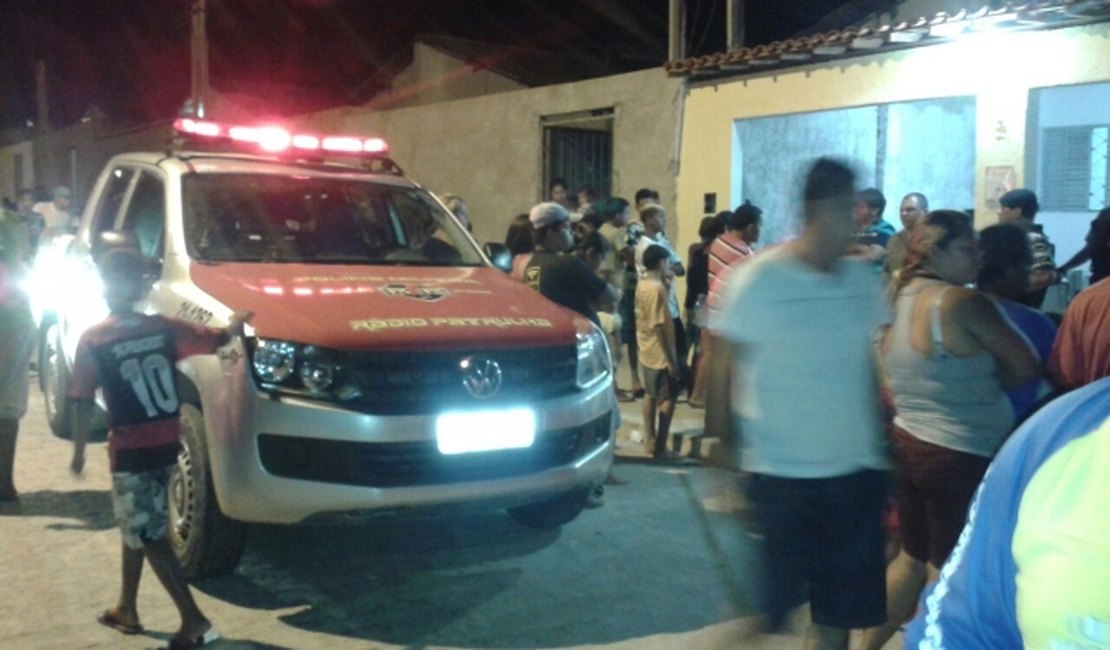 Homem é assassinado dentro de um bar, em Arapiraca