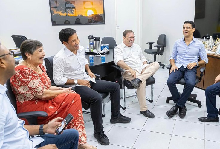 Luciano Barbosa recebe JHC e Rodrigo Cunha em seu gabinete, em Arapiraca