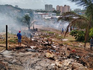 Reintegração de posse no Jacintinho tem princípio de incêndio registrado 