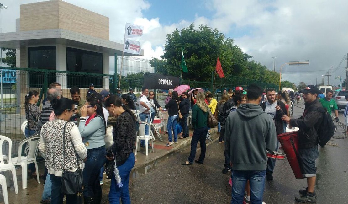 Servidores da Educação realizarão protesto na prefeitura contra atraso salarial