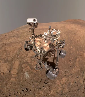 Robô da NASA faz selfie em Marte e flagra redemoinho ao fundo