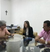 Cibele Moura e prefeito cobram providências da Casal sobre falta de água