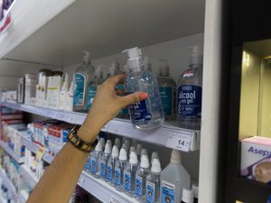 Pesquisa indica queda na procura por álcool em gel em Alagoas