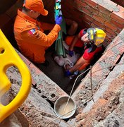 Bombeiros resgatam Idoso que caiu em fossa em Arapiraca