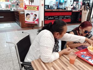 [Vídeo] Projeto  ajuda pessoas com deficiência a receber atendimento em estabelecimentos comerciais