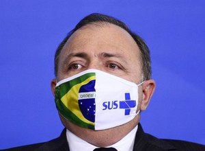 País terá 15 mi de doses da vacina de Oxford em janeiro, diz Pazuello