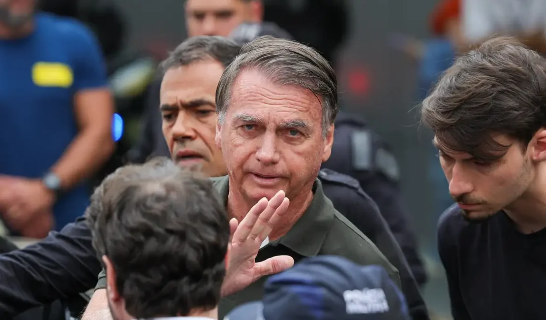 Alexandre de Moraes concede prisão domiciliar ao ex-presidente Bolsonaro