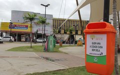 Prefeitura inicia reposição de lixeiras em praças de Arapiraca