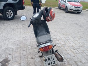 Após sofrer acidente, homem denuncia roubo de moto em Penedo