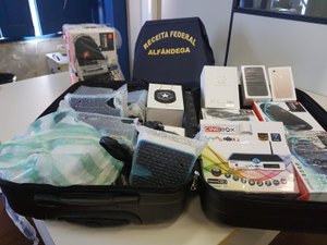 Receita Federal apreende produtos estrangeiros no aeroporto Zumbi dos Palmares