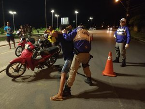 Motoristas inabilitados são flagrados durante Lei Seca na capital