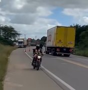 Ciclista morre após acidente com caminhão na BR-316, em Palmeira dos Índios