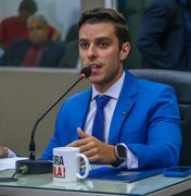 Caio Bebeto propõe lei para acabar com cobrança indevida 'de ar' na conta de água em Maceió