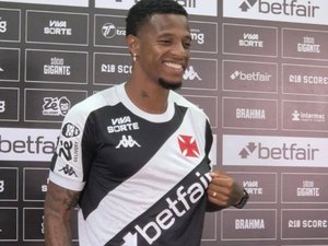 Tchê Tchê é apresentado no Vasco e revela admiração antiga pela camisa do clube