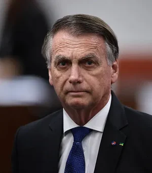 Bolsonaro tem alta após cirurgia no ombro e volta para prisão domiciliar