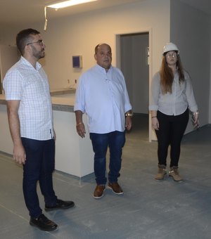 Secretário de Saúde inspeciona obras do Hospital Regional de Palmeira dos Índios