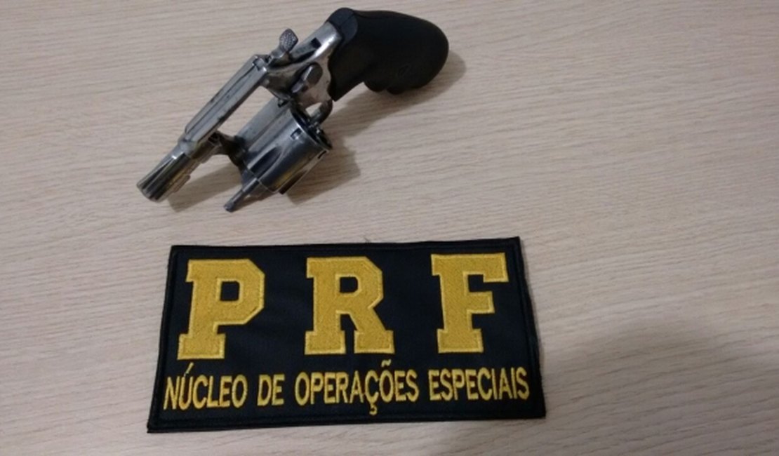 PRF prende homem por porte ilegal de arma, em Rio Largo/AL