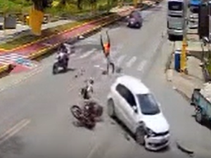 Colisão violenta entre carro e moto deixa dois feridos em Matriz de Camaragibe