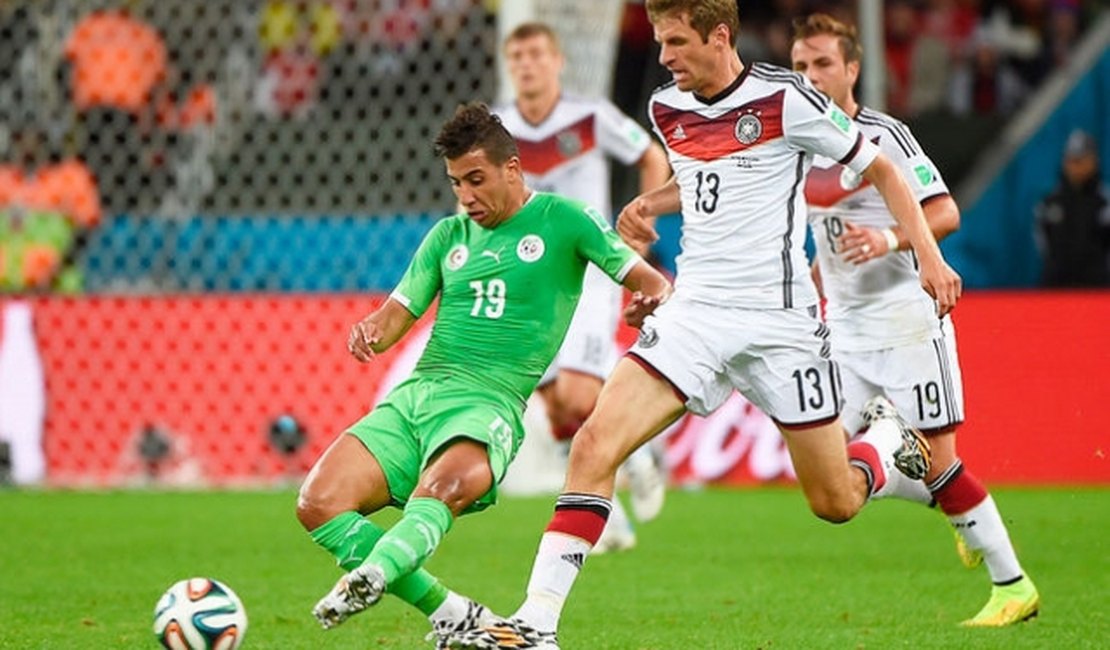 Alemanha sofre diante da Argélia, mas Schürrle e Özil garantem vaga