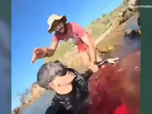 Jovem perde perna em ataque de tubarão e se filma sangrando: 'Me despedir'