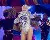 Xuxa faz show nostálgico para baixinhos crescidos em despedida de sua nave