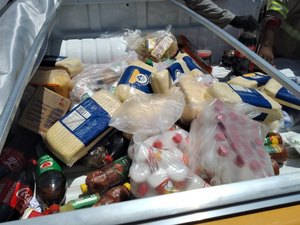 Cerca de 600 kg de alimentos impróprios para consumo são apreendidos no Jacintinho