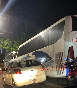 Protesto contra a falta de água no Jacintinho deixa trânsito de Maceió em grande congestionamento