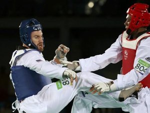 Maicon Siqueira vence no taekwondo e avança para as quartas de final