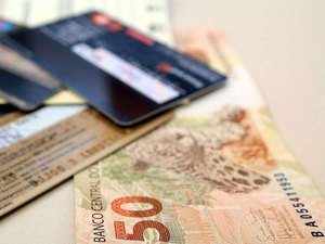 Mulher recebe desconto e paga dívida de R$21 mil com R$50 em Maceió