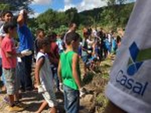 Casal  participa de ação em Santana em defesa do Rio Ipanema