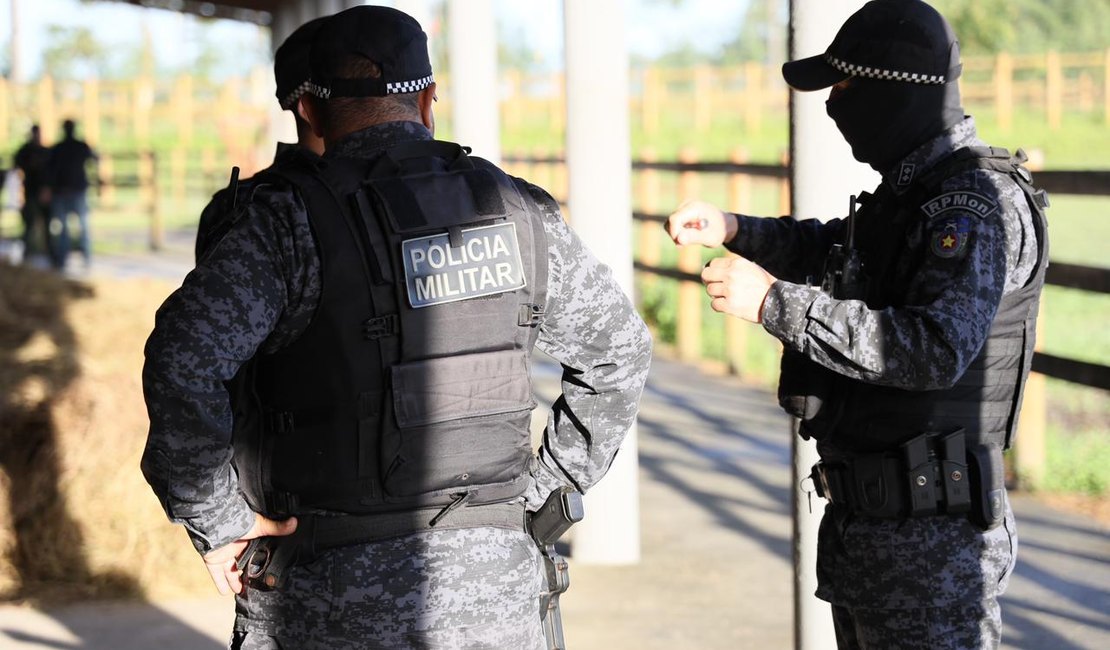 Durante operação contra fraude, trabalhador de rancho é preso com arma de fogo