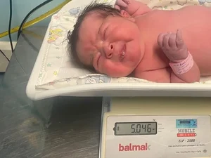 'Superbebê' com mais de 5 kg nasce em hospital de SC: 'Muito esperada e planejada', diz mãe