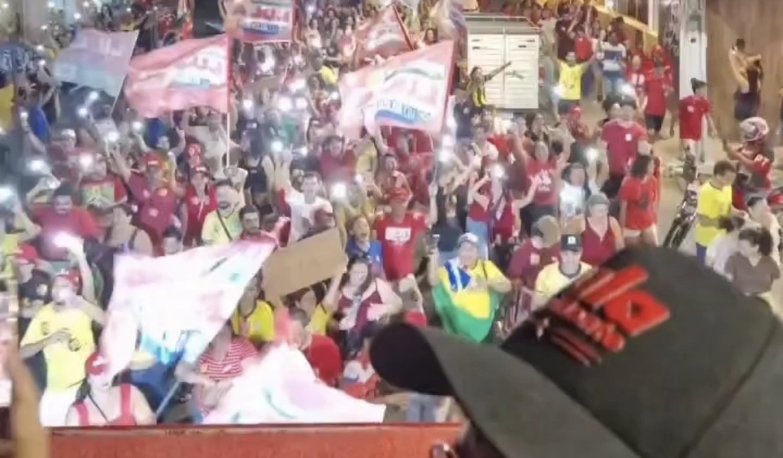 Caminhada em apoio a Lula reúne multidão no Centro de Arapiraca