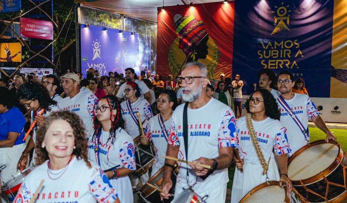 Jorge Aragão anima noite de sexta no Vamos Subir a Serra na Orla de Maceió