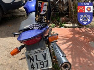 Motocicleta com queixa de roubo é encontrada em plantação de macaxeira, em Arapiraca