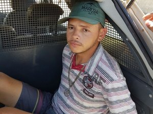Suspeito é preso com moto roubada; placa era clonada