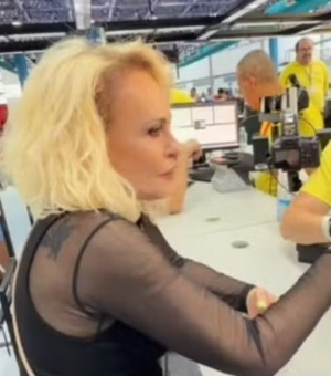 Ana Maria Braga encara Poupatempo para renovar CNH