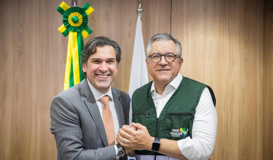 Aliado de Lula, Isnaldo Bulhões vai tirando de Arthur Lira o posto de ‘deputado da saúde’
