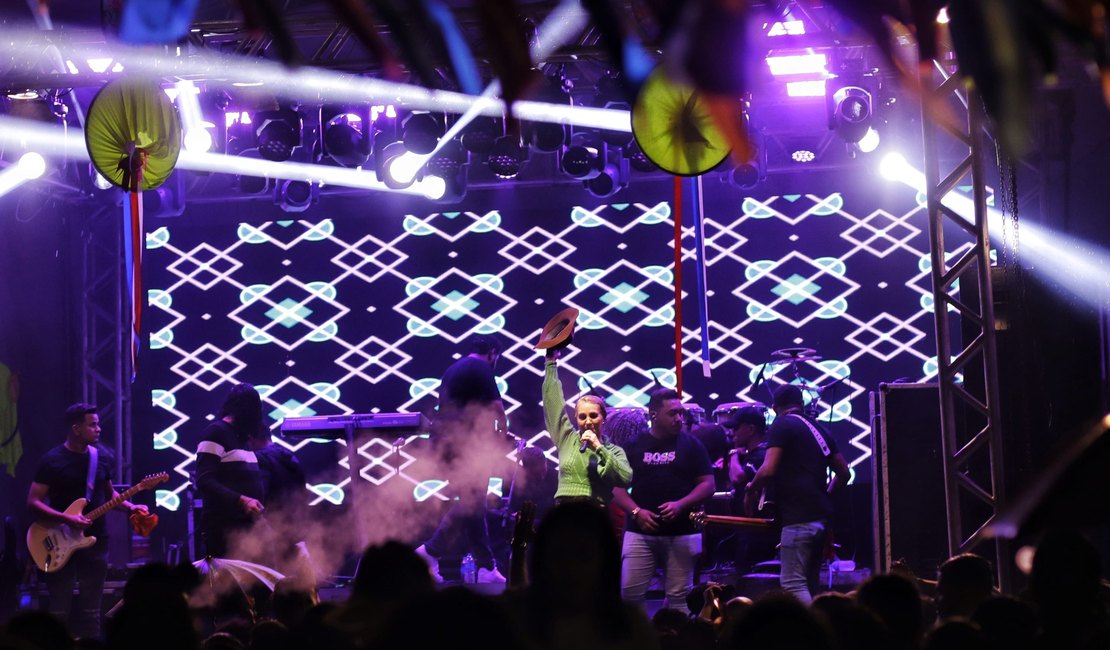Shows de Léia Soares, Kátia Di Tróia e Alex Souza marcam noite de Festa no São João do Povo