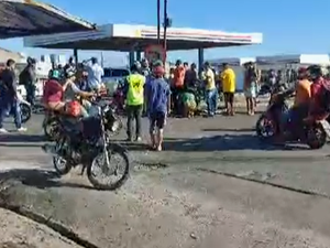 [Vídeo] Acidente deixa ocupantes de uma moto no chão na AL-220, próximo ao Trevo da Igrejinha