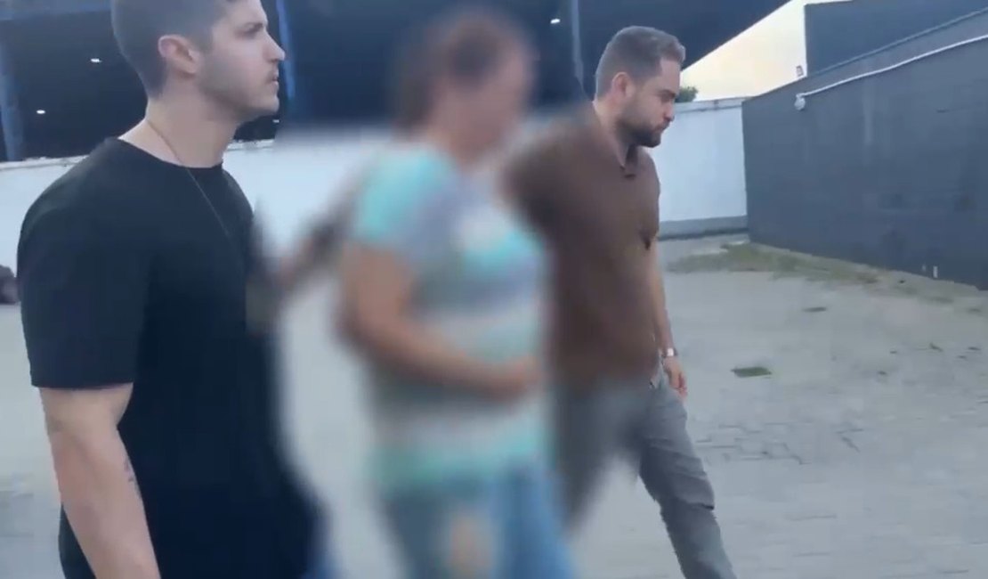 Mulher é presa suspeita de desviar até R$ 20 mil de clínica odontológica em Maceió
