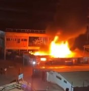 [Vídeo] Incêndio atinge obra de hospital particular na Cruz das Almas