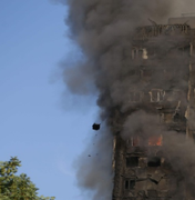 Incêndio em prédio de 27 andares deixa mortos e feridos em Londres