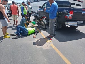 [Vídeo] Mototaxista fica ferido após colisão na rua Marechal, em Arapiraca 