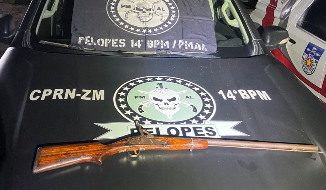 Após denúncia de ameaça, suspeito é preso e espingarda é apreendida em Joaquim Gomes