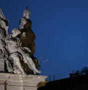 Fumaça preta no Vaticano indica que ainda não foi escolhido o novo papa