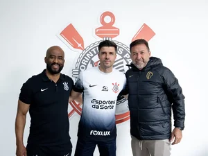 Corinthians anuncia contratação de Héctor Hernández