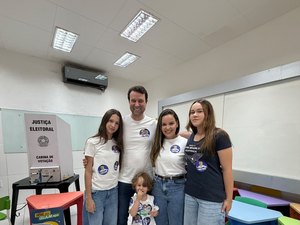 Daniel Barbosa vota em Arapiraca e agradece apoio dos alagoanos