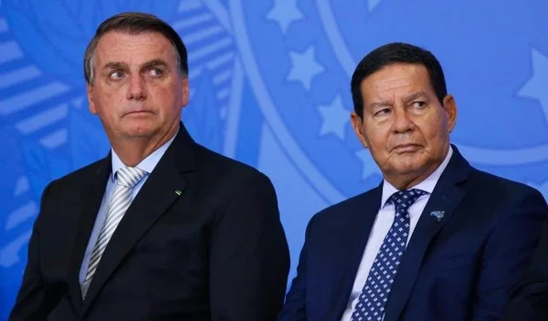 MPF pede que TCU troque Bolsonaro por Mourão na gestão da Covid